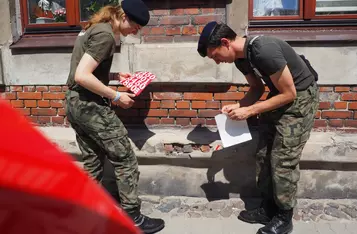Akcja znakowania psich odchodów na ulicach Chełmna
