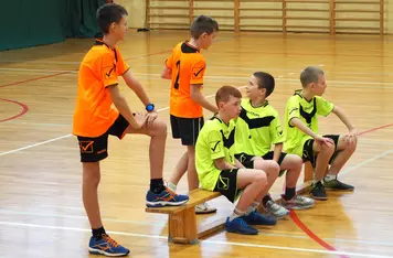 Sześć drużyn wystąpiło w powiatowym turnieju siatkówki w Stolnie/ Fot. AW