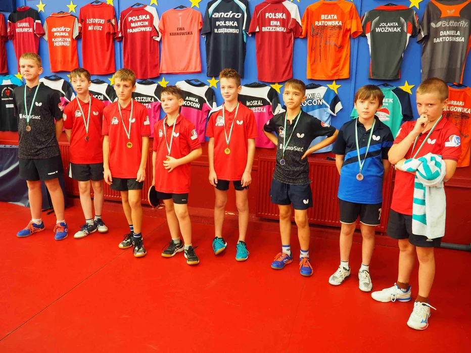 Uczestnicy zawodów w kategorii chłopców z medalami/ Fot. AW