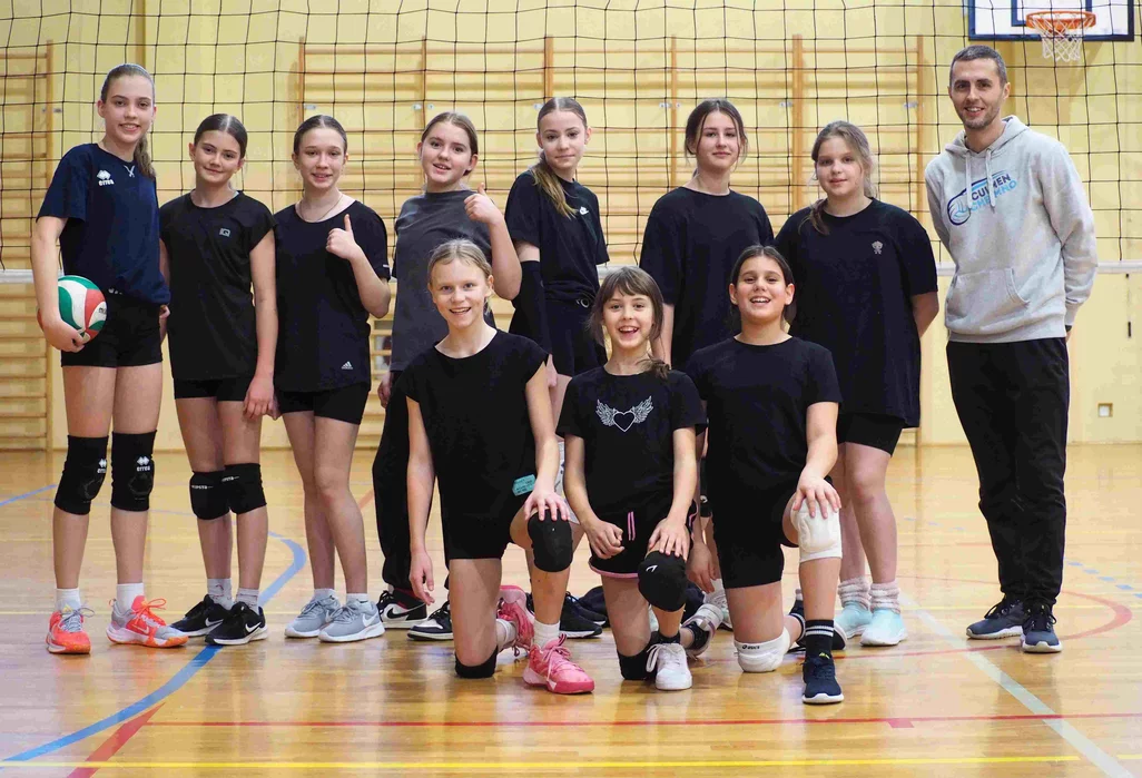 Sześć drużyn wystartowało w powiatowym finale siatkówki w Stolnie/ Fot. AW