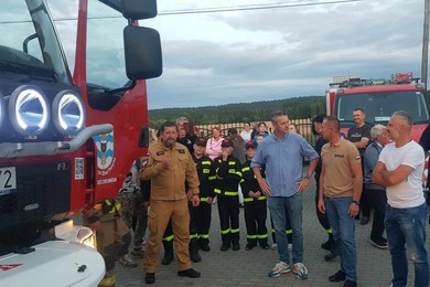 Volvo FL przyjechało z Bielska-Białej do strażaków z OSP w Nowejwsi Chełmińskiej [ZDJĘCIA, FILM]