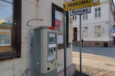 Problem z parkomatem w Chełmnie. Na płatności kartą urząd zaleca cierpliwość