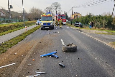 Wypadek za „jedynką” w Chełmnie. Trzy osoby trafiły do szpitala [ZDJĘCIA]