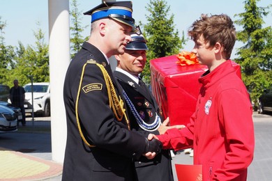 Strażacy świętowali w Chełmnie. Najmłodszy dostał największą nagrodę [ZDJĘCIA]