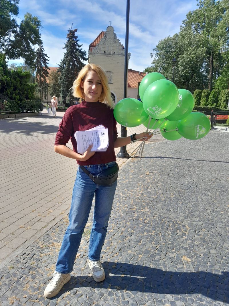 Marta Kirys podczas promocji spółdzielni na ulicach Chełmna/FOT. Arch. Spółdzielni Socjalnej „Wspólna Sprawa