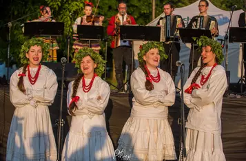 Pierwszy dzień Wibracji Letniego Przesilenia upłynął nad Jeziorem Starogrodzkim w Chełmnie/ Pitrex