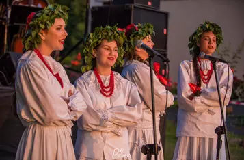 Pierwszy dzień Wibracji Letniego Przesilenia upłynął nad Jeziorem Starogrodzkim w Chełmnie/ Pitrex