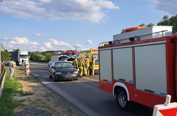 Trzy auta zderzyły się na remontowanym odcinku drogi krajowej nr 91 w Chełmnie/ Fot. KP PSP Chełmno