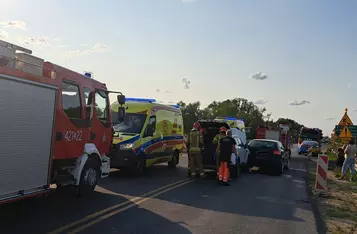 Trzy auta zderzyły się na remontowanym odcinku drogi krajowej nr 91 w Chełmnie/ Fot. KP PSP Chełmno