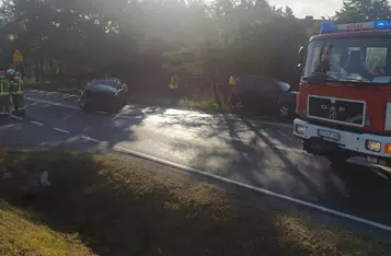 Na drodze krajowej nr 55 w Trzebiełuchu zderzyły się dwa auta/ Fot. KP PSP Chełmno