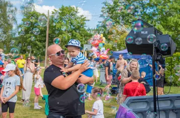 Dzień Kolorów Holi i Festiwal Baniek Mydlanych w Chełmnie/ fot. PITREX