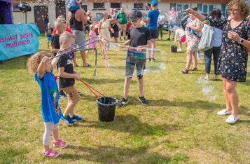 Dzień Kolorów Holi i Festiwal Baniek Mydlanych w Chełmnie/ fot. PITREX