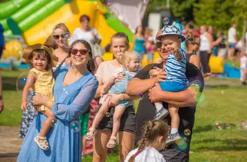 Dzień Kolorów Holi i Festiwal Baniek Mydlanych w Chełmnie/ fot. PITREX