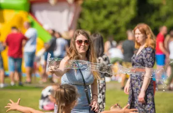 Dzień Kolorów Holi i Festiwal Baniek Mydlanych w Chełmnie/ fot. PITREX