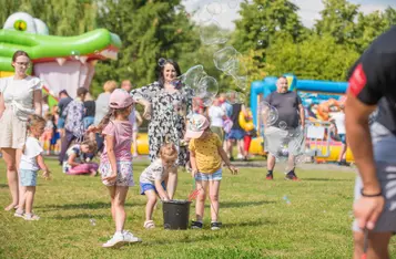 Dzień Kolorów Holi i Festiwal Baniek Mydlanych w Chełmnie/ fot. PITREX