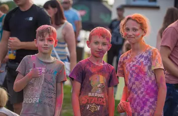 Dzień Kolorów Holi i Festiwal Baniek Mydlanych w Chełmnie/ fot. PITREX