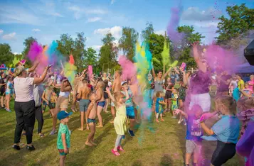 Dzień Kolorów Holi i Festiwal Baniek Mydlanych w Chełmnie/ fot. PITREX