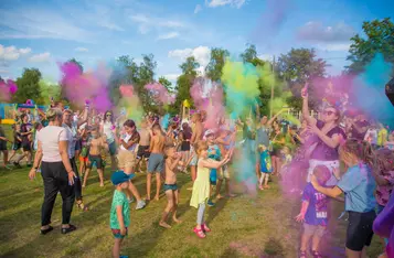 Dzień Kolorów Holi i Festiwal Baniek Mydlanych w Chełmnie/ fot. PITREX