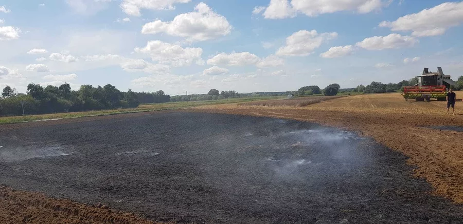 Pożar na polu pomogli ugasić mieszkańcy Bieńkówki/ Fot. OSP Bieńkówka