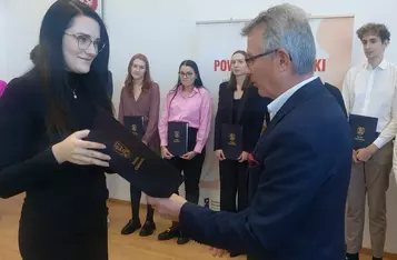 Zarząd Powiatu Chełmińskiego przyznał 24 stypendia dla studentów z Chełmna i okolic/ Fot. Starostwo Powiatowe w Chełmnie