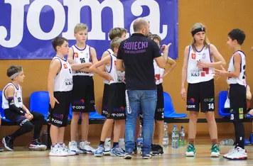 Mecz ŚKK Świecie kontra SKK Basket Włocławek na hali widowiskowo-sportowej w Świeciu/ Fot. AW