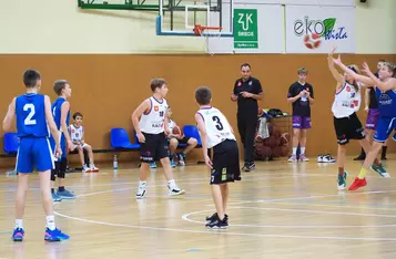 Mecz ŚKK Świecie kontra SKK Basket Włocławek na hali widowiskowo-sportowej w Świeciu/ Fot. AW