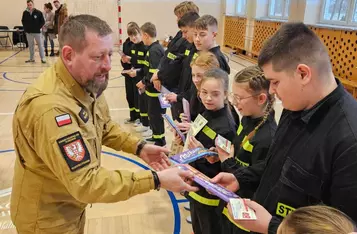 W gminie Chełmno odbyły się Zawody Halowe Młodzieżowych Drużyn Pożarniczych/ Fot. OSP Bieńkówka