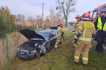 Dwa auta osobowe zderzyły się na ul. Łunawskiej w Chełmnie/ Fot. OSP Chełmno