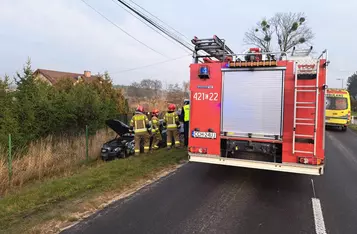 Dwa auta osobowe zderzyły się na ul. Łunawskiej w Chełmnie/ Fot. OSP Chełmno