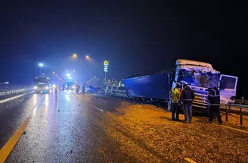 Autostrada A1 była zablokowana w obydwu kierunkach/ Fot. KP PSP Chełmno