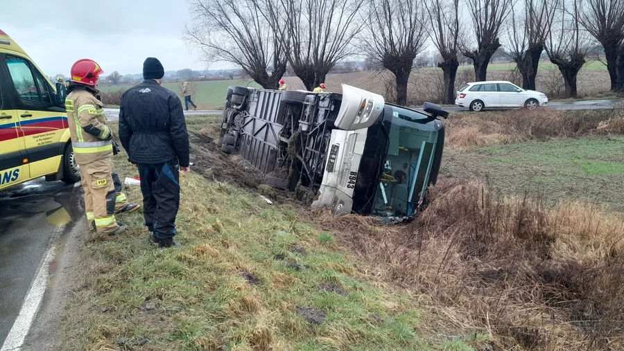 Do szpitala trafili pasażerowie podróżujący autobusem z Bydgoszczy do Chełmna