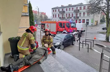 Pełno dymu w kinie Rondo w Chełmnie. Strażacy ćwiczyli na wypadek pożaru/ Fot. KP PSP w Chełmnie