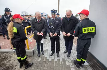 Otwarcie remizy w Unisławiu fot. Mikołaj Kuras dla UMWKP