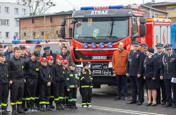 Otwarcie remizy w Unisławiu fot. Mikołaj Kuras dla UMWKP