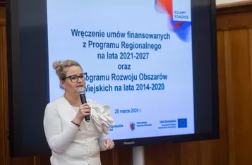 Wręczenie umów FeDKP i PROW, fot. Mikołaj Kuras dla UMWKP