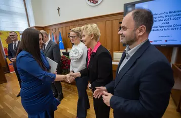 Wręczenie umów FeDKP i PROW, fot. Mikołaj Kuras dla UMWKP