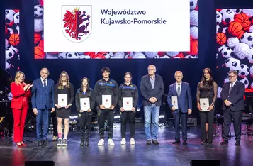 Wręczenie stypendiów sportowych, fot. Szymon Zdziebło/tarantoga.pl dla UMWKP