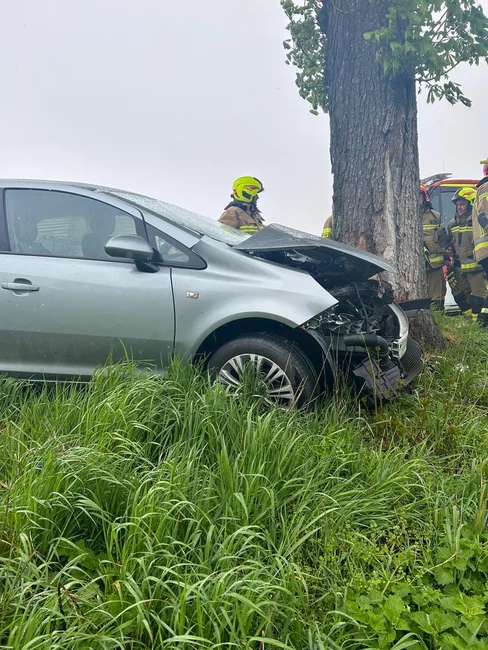 Wypadek na drodze z Żyglądu do Bajerza/ Fot. OSP Papowo Biskupie