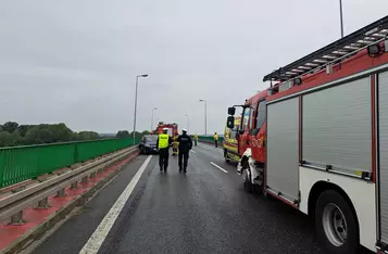 Na moście w Chełmnie zderzyły się dwa auta/ Fot. KP PSP Chełmno