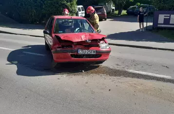 Dwa auta zderzyły się na Szosie Grudziądzkiej w Chełmnie/ Fot. KP PSP Chełmno