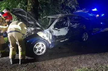 Pożar samochodu w Grubnie pod Chełmnem/ Fot. KP PSP Chełmno