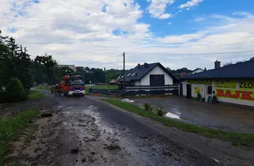 Trwa szacowanie strat po burzy, która przeszła nad Chełmnem/ Fot. KP PSP Chełmno