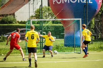 Mecz piłkarski Reprezentacji Polski Bezdomnych z zespołem dziennikarzy Kujaw i Pomorza/ Fot. Andrzej Goiński/UMWKP