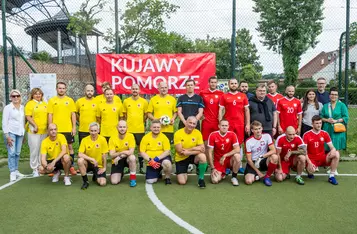 Mecz piłkarski Reprezentacji Polski Bezdomnych z zespołem dziennikarzy Kujaw i Pomorza/ Fot. Andrzej Goiński/UMWKP