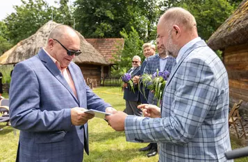 Nagrody dla muzealników. / Fot. Szymon Zdziebło tarantoga.pl dla UMWKP