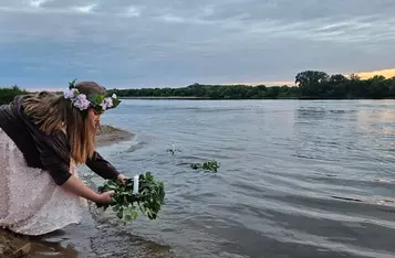 Noc Świętojańska nad Wisłą w Bieńkówce w gminie Chełmno/ Fot. Bartosz Kubacki