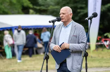 Piknik na rozpoczęcie wakacji w Nawrze, fot. Szymon Zdziebło, tarantoga.pl dla UMWKP