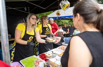 Piknik na rozpoczęcie wakacji w Nawrze, fot. Szymon Zdziebło, tarantoga.pl dla UMWKP