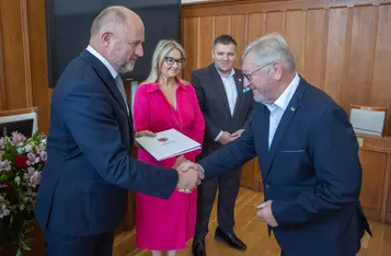 Ceremonia wręczenia umów, fot. Mikołaj Kuras dla UMWKP