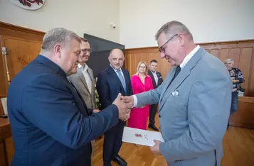 Ceremonia wręczenia umów, fot. Mikołaj Kuras dla UMWKP